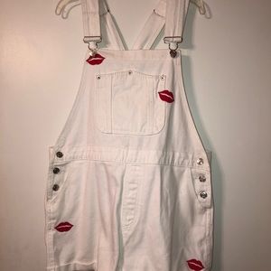 Lip print overalls